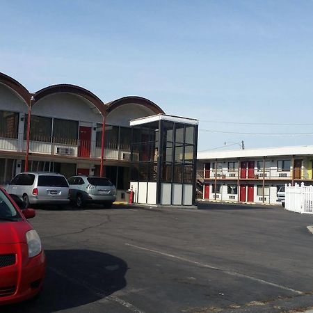 Executive Inn & Suites Provo Bagian luar foto